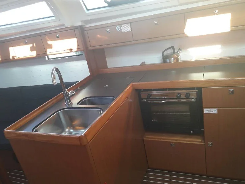 Yacht BAVARIA Cruiser 37 - John K