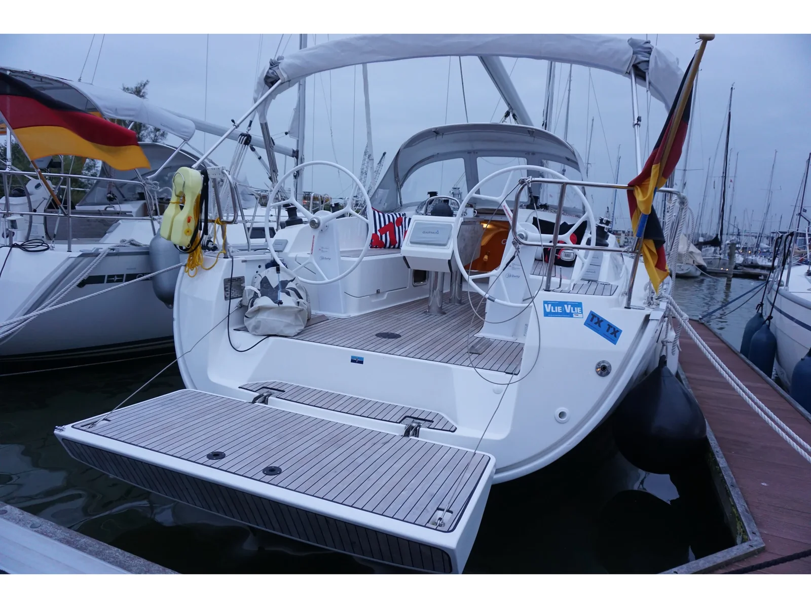 Yacht BAVARIA Cruiser 37 - Aventura