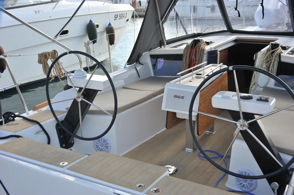 Yacht DUFOUR 360 Grand Large - Else - Foto 1