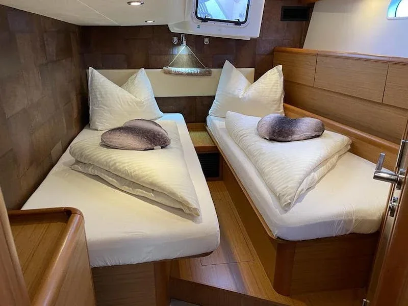 Yacht JEANNEAU 57 - Champagne