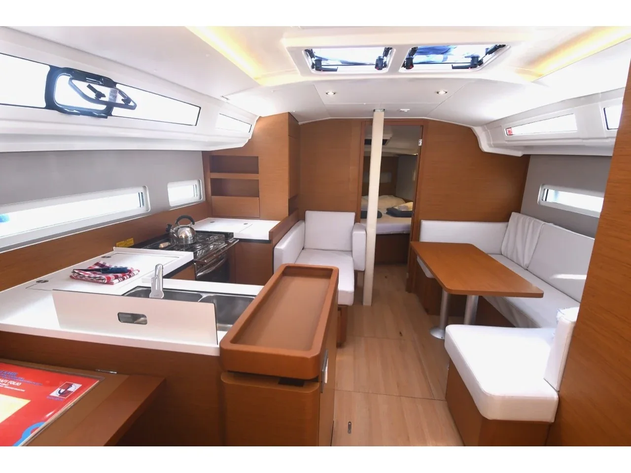 Yacht JEANNEAU Sun Odyssey 410 - Signum Bravo