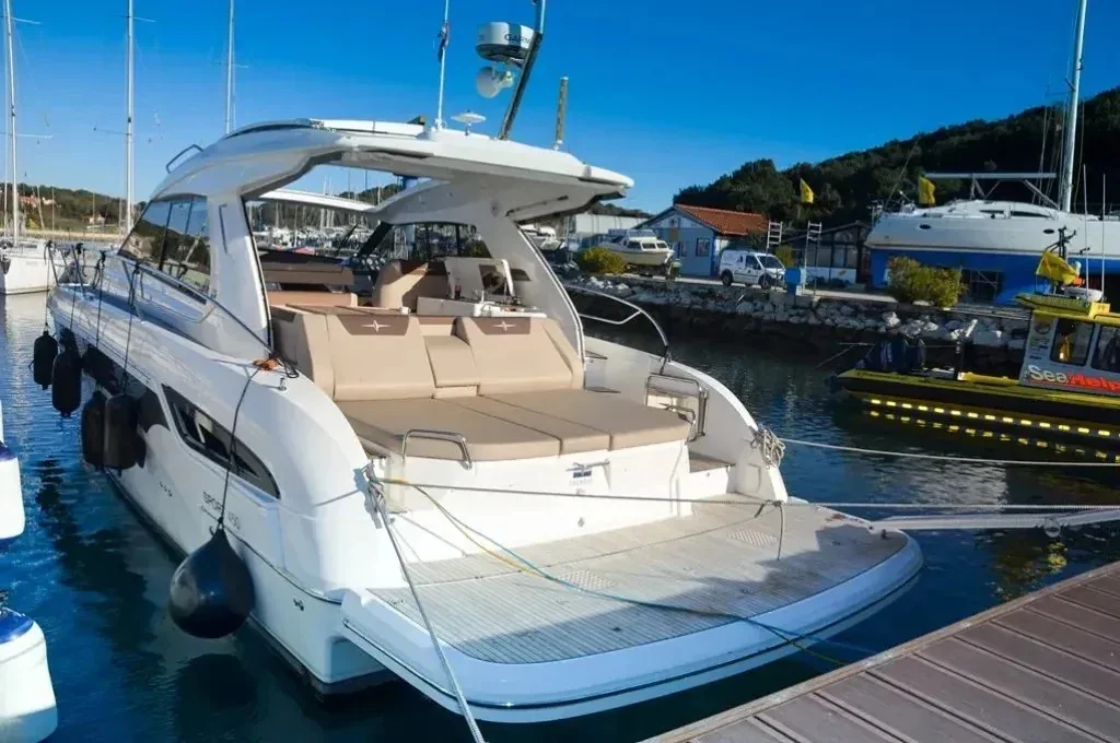 Yacht BAVARIA S45 HT - Varola