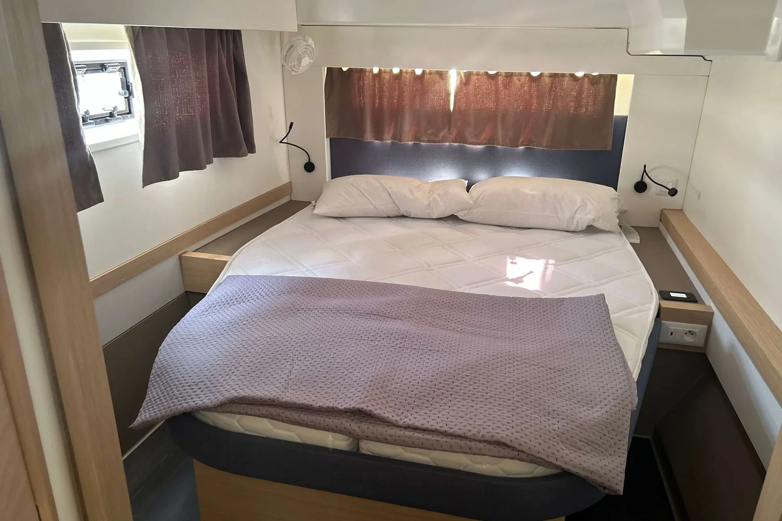 Yacht FOUNTAINE PAJOT Astrea 42 - Deutz - Foto 1