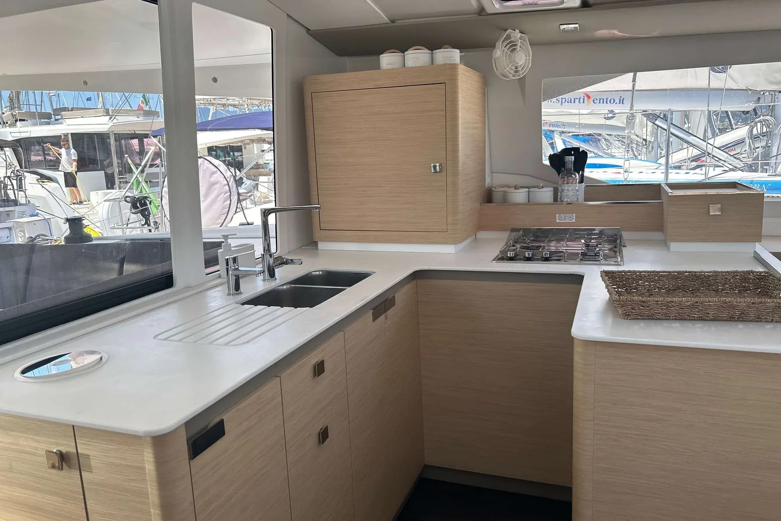 Yacht FOUNTAINE PAJOT Astrea 42 - Deutz - Foto 1