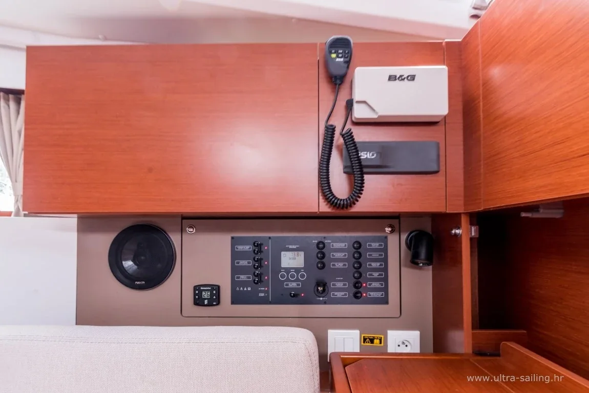Yacht BENETEAU Oceanis 35.1 - Bela - Foto 1