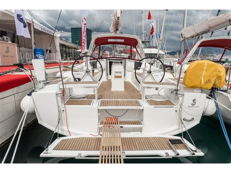 Yacht BENETEAU Oceanis 38.1 - Majano - Foto 1