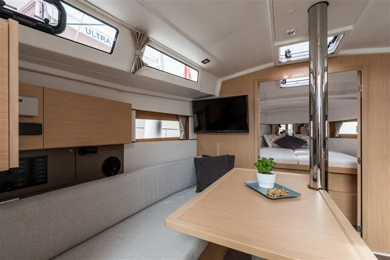 Yacht BENETEAU Oceanis 38.1 - Majano - Foto 1