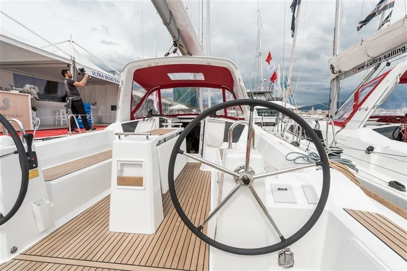 Yacht BENETEAU Oceanis 38.1 - Majano - Foto 1