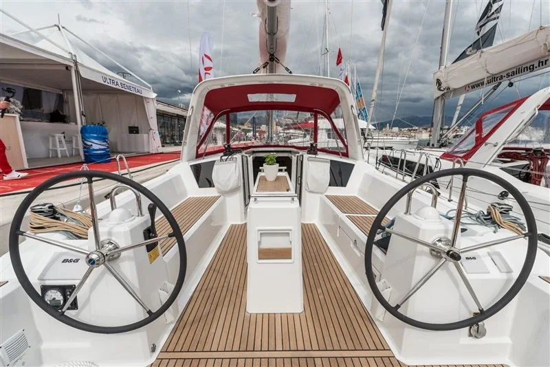 Yacht BENETEAU Oceanis 38.1 - Majano - Foto 1