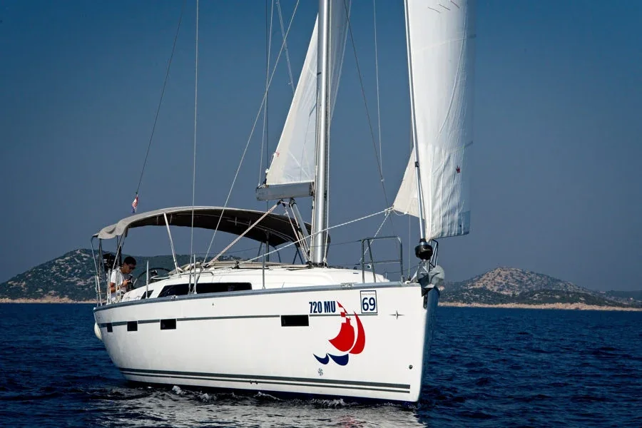 Yacht BAVARIA Cruiser 41 - MH 63 - Foto 1