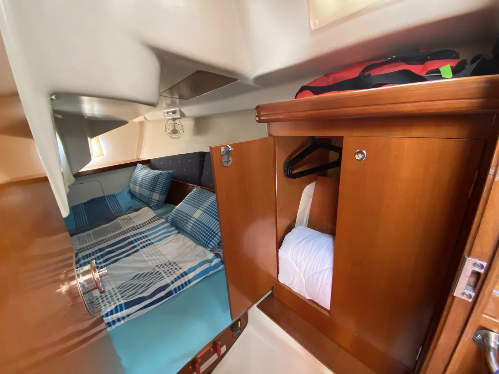 Yacht BENETEAU Oceanis 323 - Zippy - Foto 1