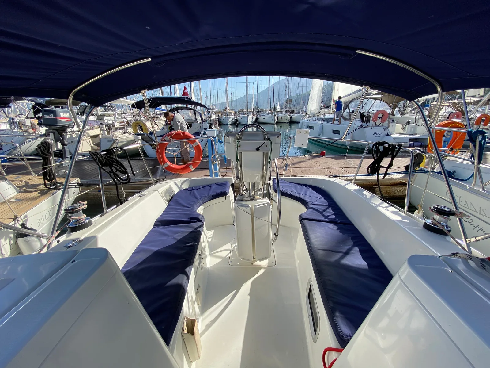 Yacht BENETEAU Oceanis 323 - Zippy - Foto 1