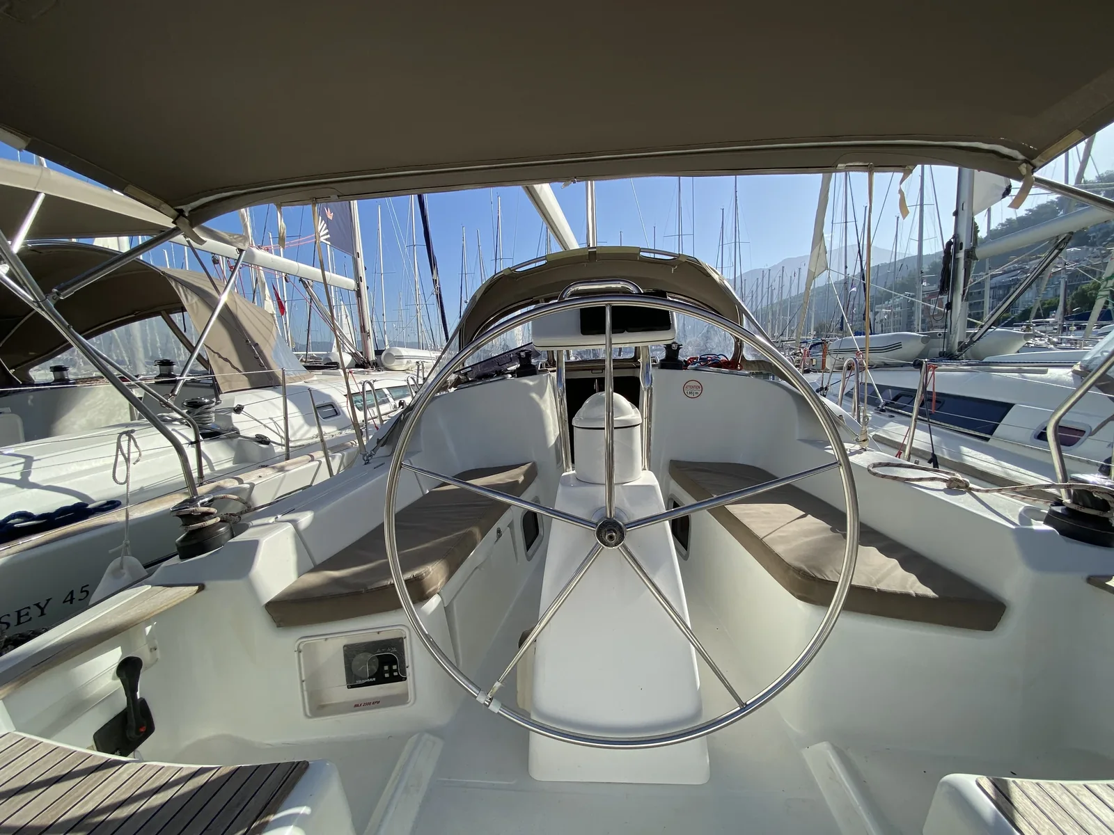 Yacht JEANNEAU Sun Odyssey 36i - Scoopy-Doo - Foto 1