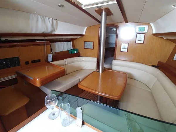 Yacht JEANNEAU Sun Odyssey 36i - Catrina - Foto 1