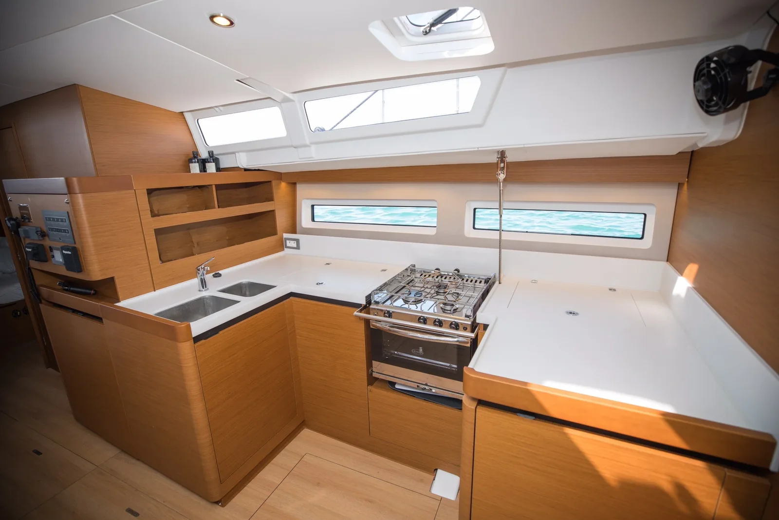 Yacht JEANNEAU Sun Odyssey 490 - Mad Kiss