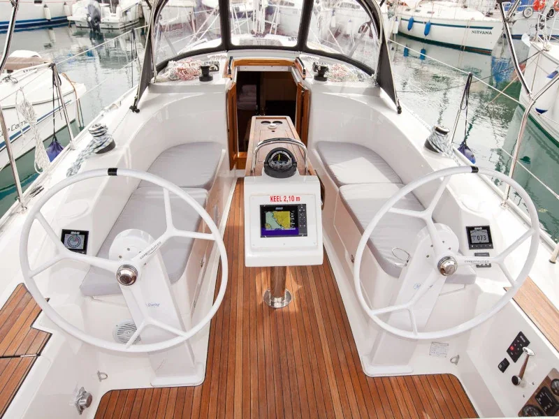 Yacht BAVARIA Cruiser 34 Style - Aston - Foto 1