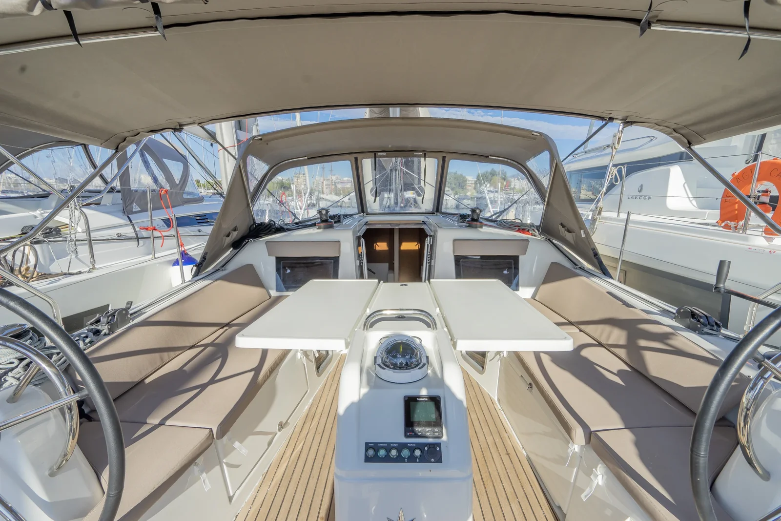 Yacht JEANNEAU Sun Odyssey 410 - Salty