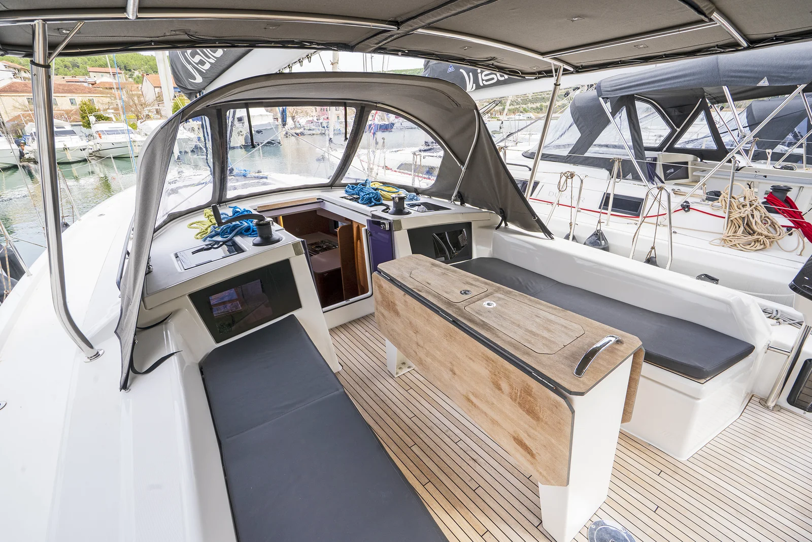 Yacht DUFOUR 41 - First Song