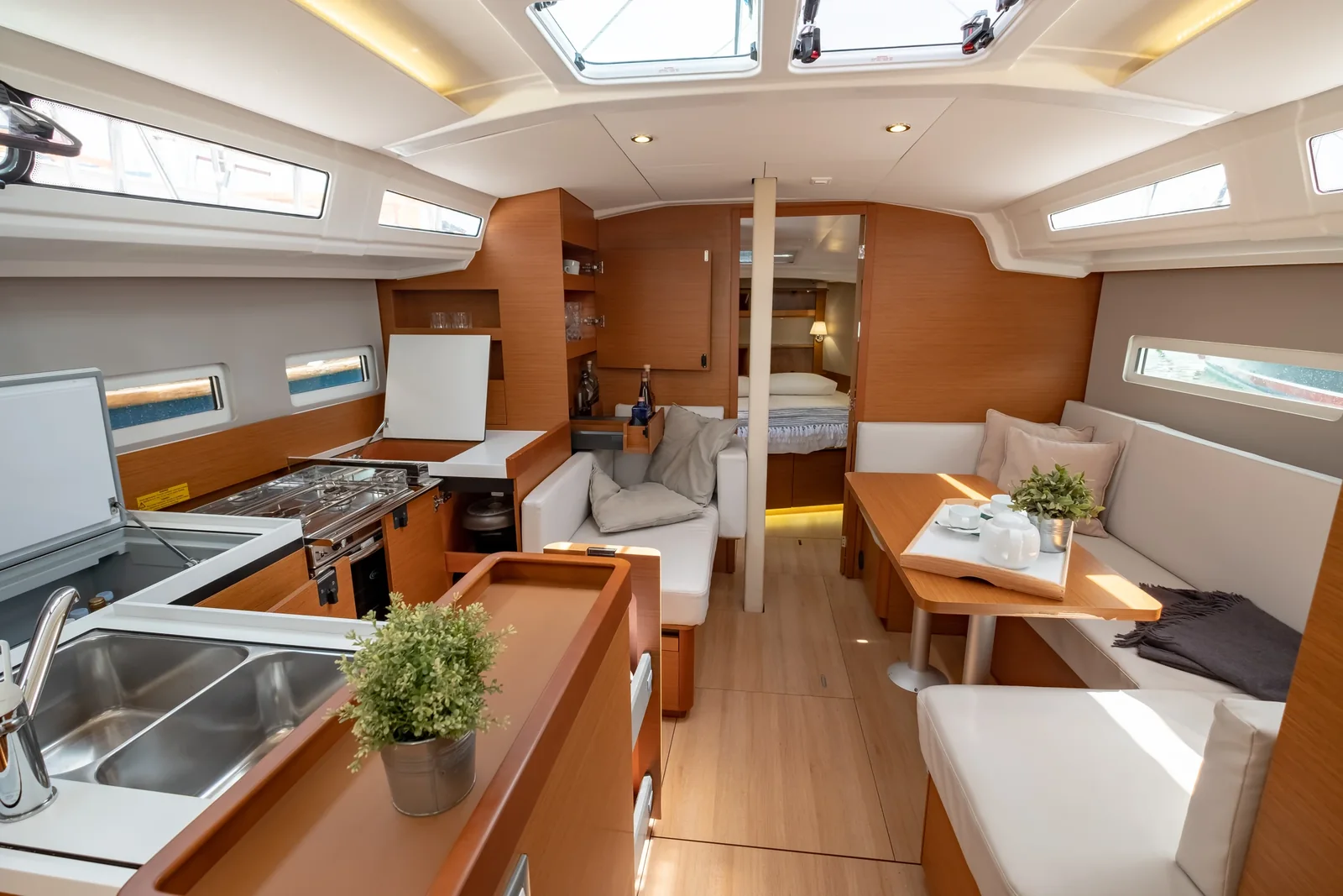 Yacht JEANNEAU Sun Odyssey 410 - Elcano