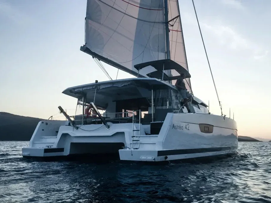 Yacht FOUNTAINE PAJOT Astrea 42 - Wave - Foto 1