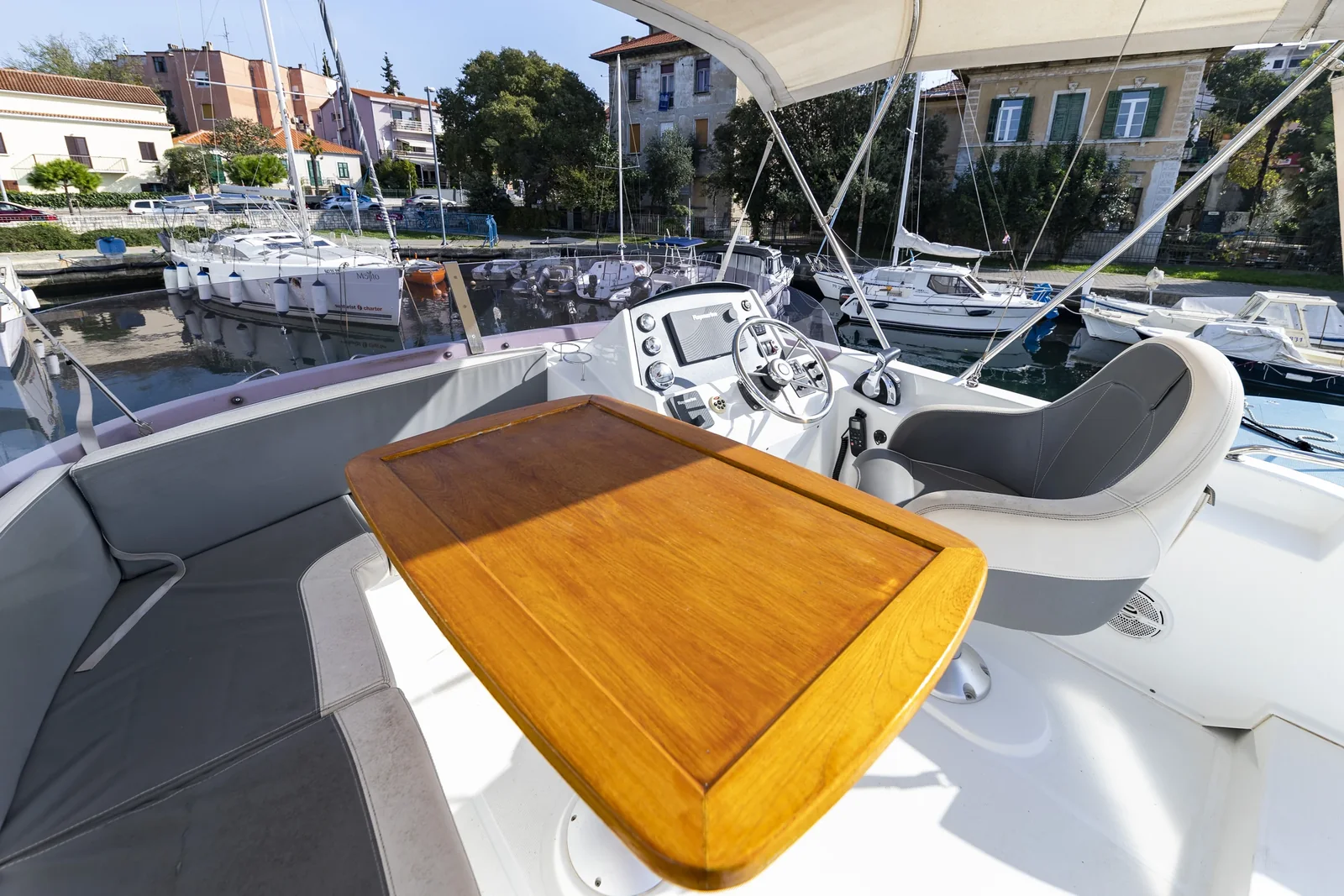 Yacht BENETEAU Swift Trawler 34 fly - Blue Sky - Foto 1