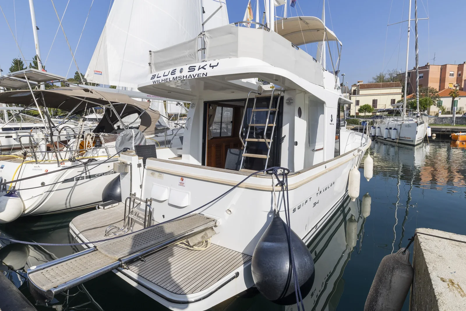 Yacht BENETEAU Swift Trawler 34 fly - Blue Sky - Foto 1