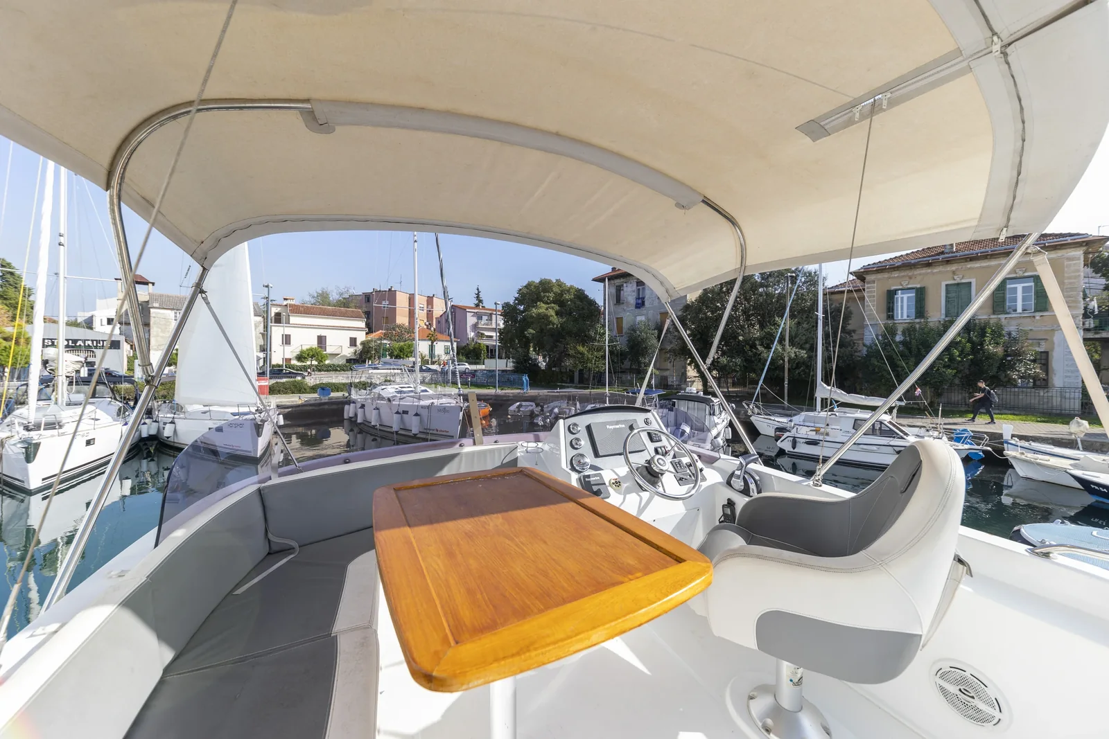 Yacht BENETEAU Swift Trawler 34 fly - Blue Sky - Foto 1
