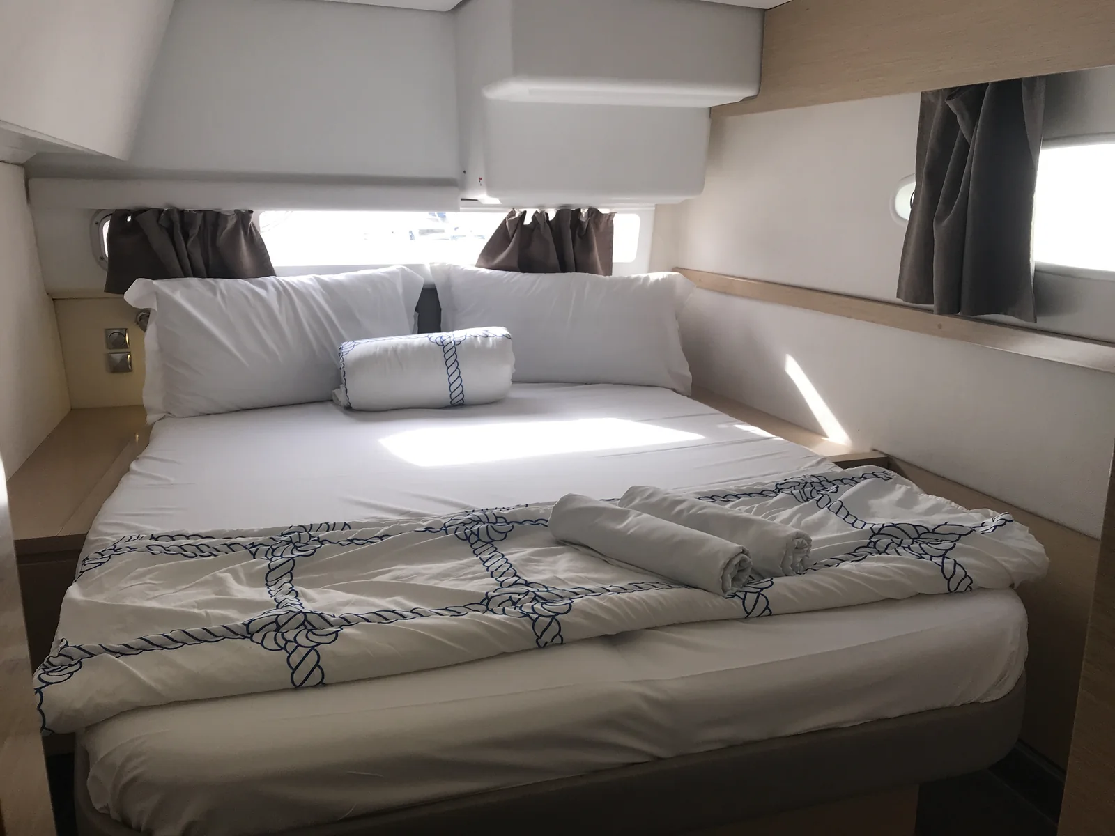 Yacht FOUNTAINE PAJOT Helia 44 - Pixie Dixie - Foto 1