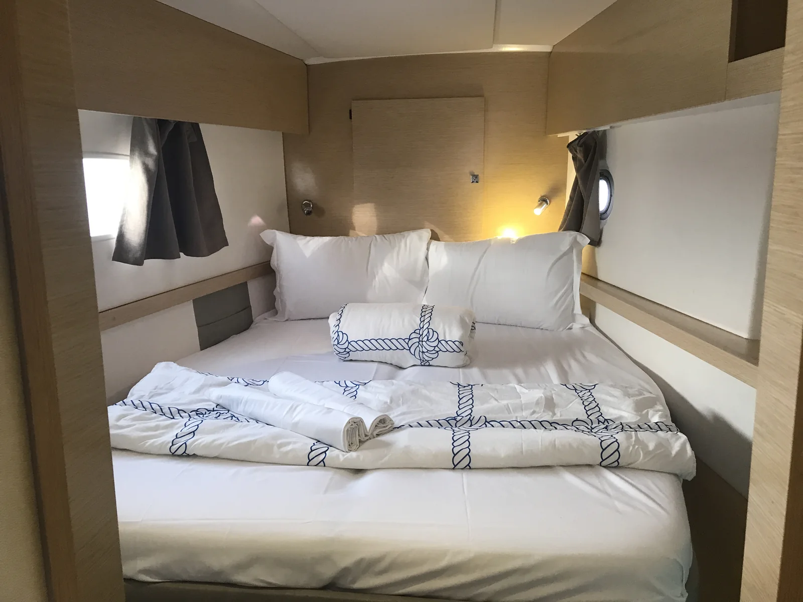 Yacht FOUNTAINE PAJOT Helia 44 - Pixie Dixie - Foto 1