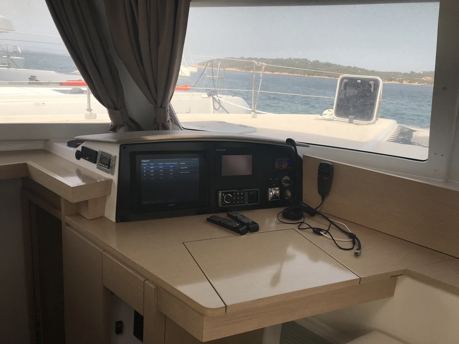 Yacht FOUNTAINE PAJOT Helia 44 - Pixie Dixie - Foto 1