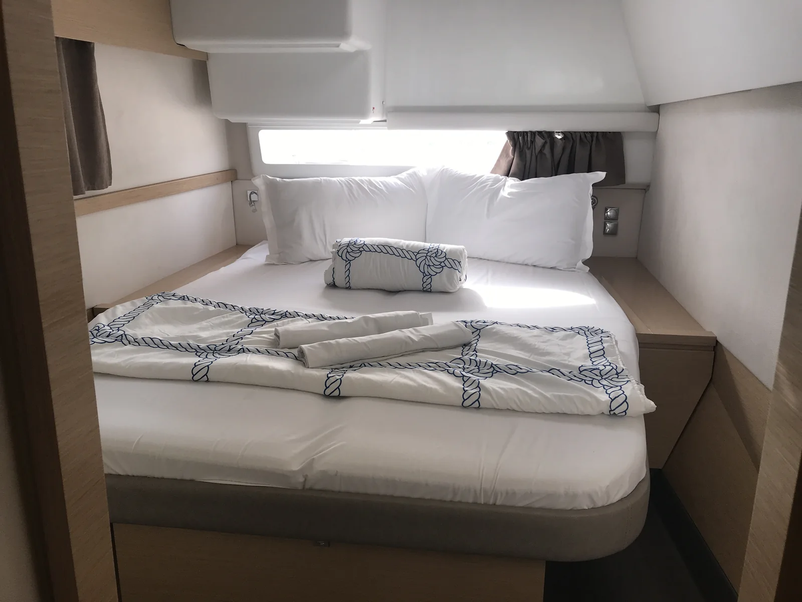 Yacht FOUNTAINE PAJOT Helia 44 - Pixie Dixie - Foto 1