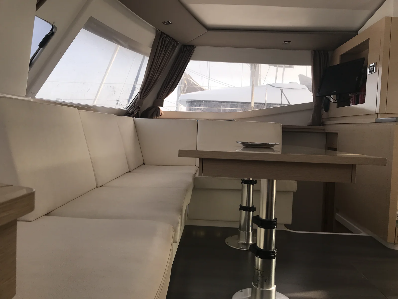 Yacht FOUNTAINE PAJOT Helia 44 - Pixie Dixie - Foto 1