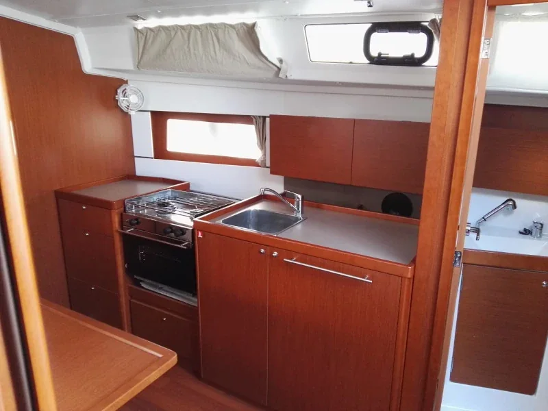Yacht BENETEAU Oceanis 38.1 - Dani - Foto 1