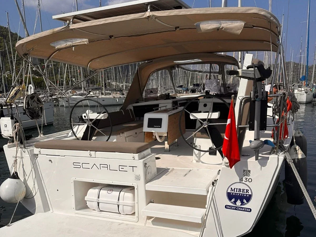 Yacht DUFOUR 430 Grand Large - Scarlet - Foto 1