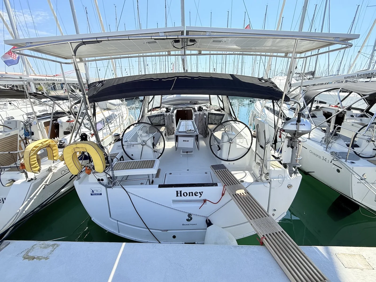 Yacht BENETEAU Oceanis 41.1 - Honey