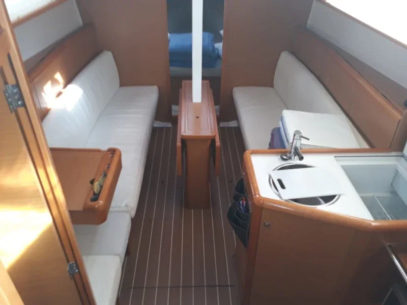 Yacht JEANNEAU Sun Odyssey 33i - Omega - Foto 1