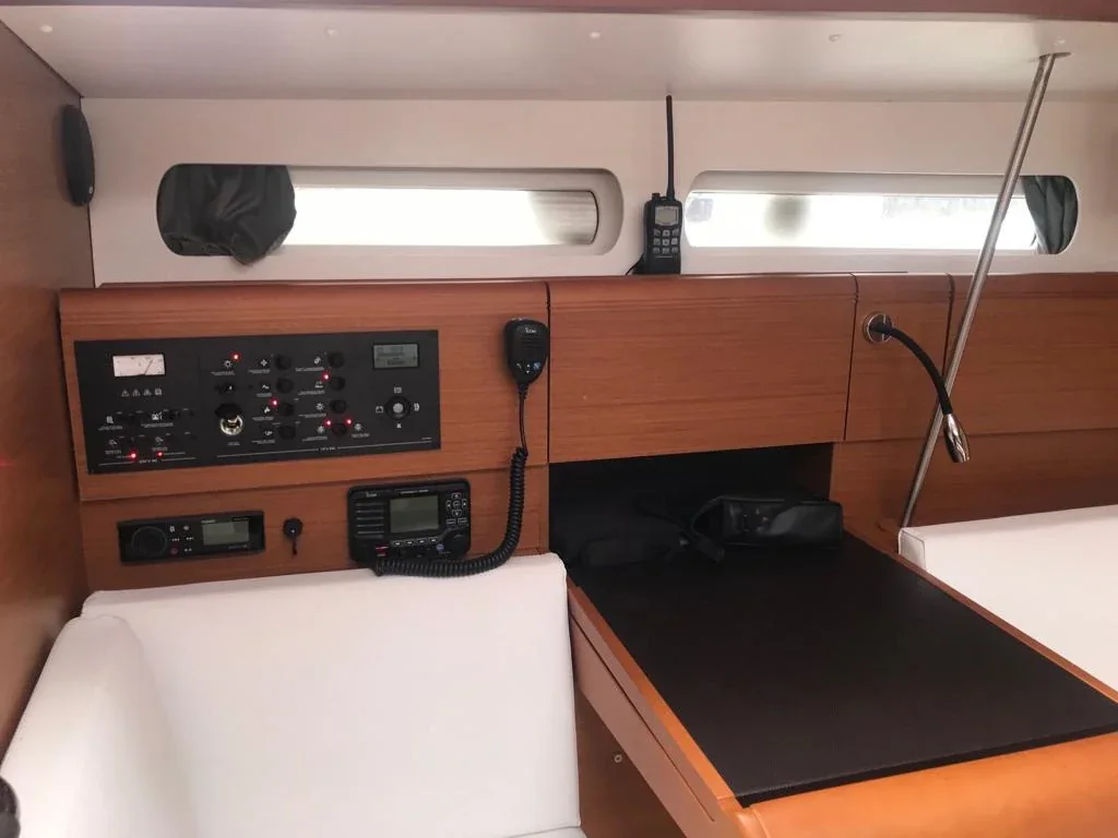 Yacht JEANNEAU Sun Odyssey 419 - Alboran Limoncello - Foto 1
