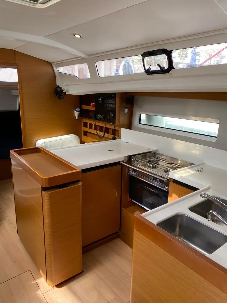 Yacht JEANNEAU Sun Odyssey 440 - Alboran Caipiroska - Foto 1