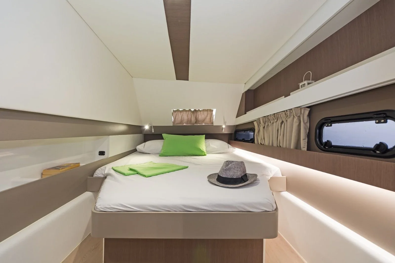 Yacht CATANA Bali 4.1 - Golden Waters - Foto 1