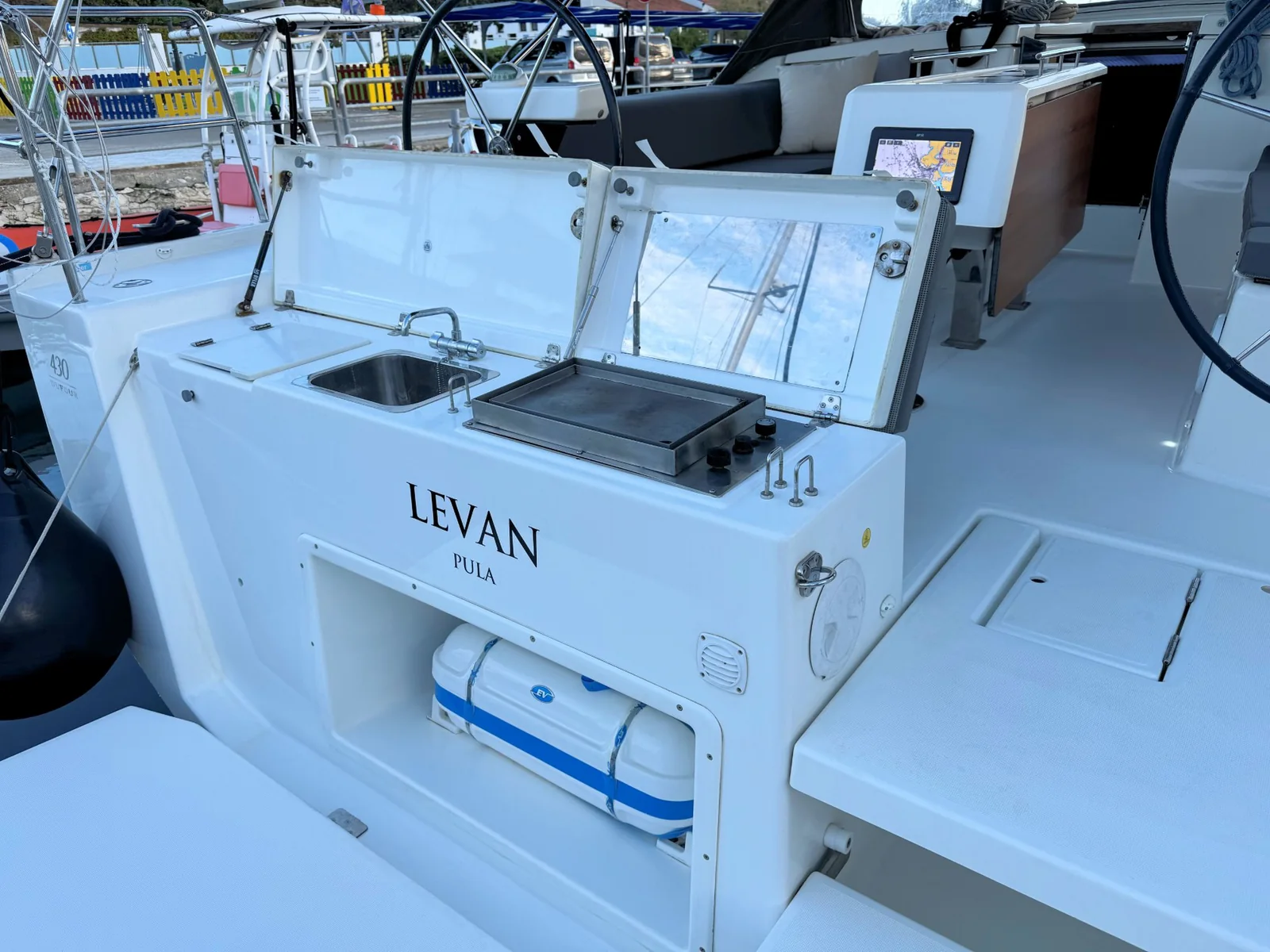 Yacht DUFOUR 430 Grand Large - Levan