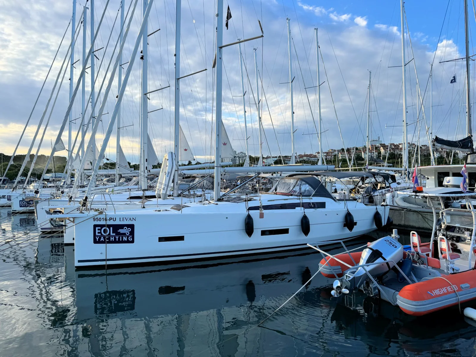 Yacht DUFOUR 430 Grand Large - Levan - Foto 1