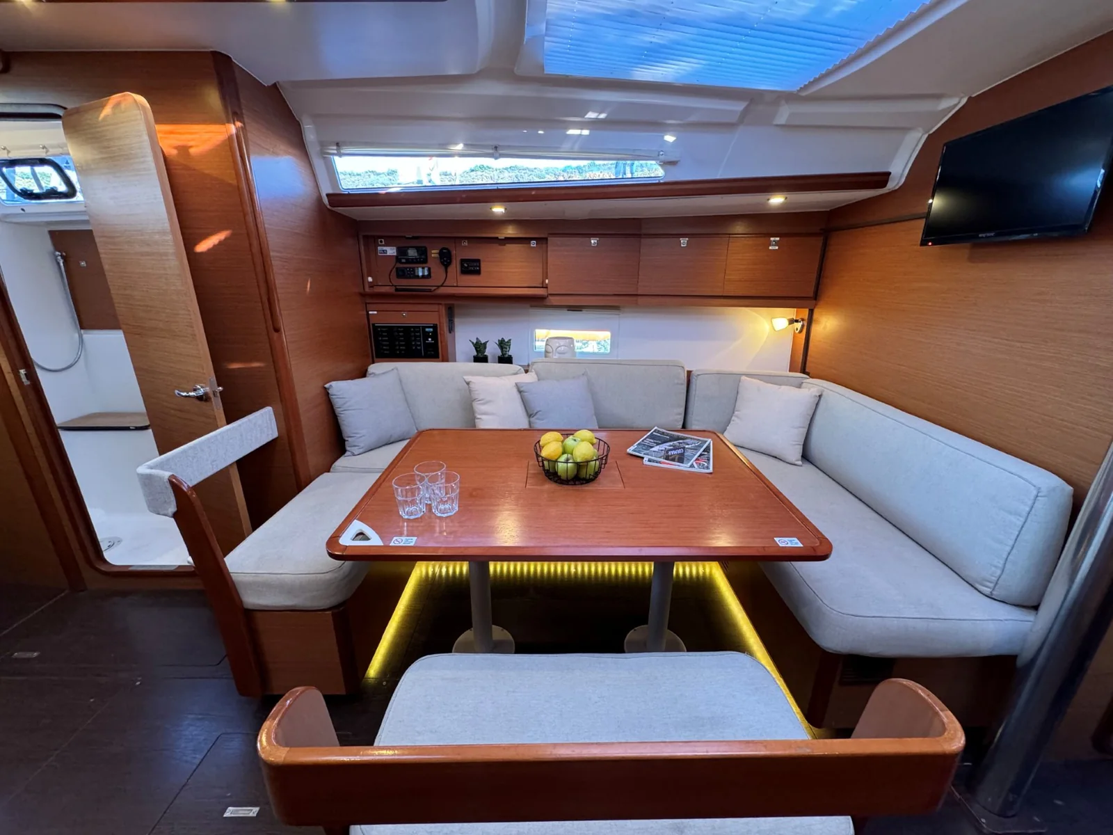 Yacht DUFOUR 430 Grand Large - Levan - Foto 1
