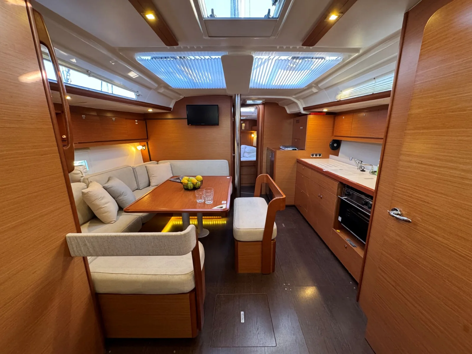 Yacht DUFOUR 430 Grand Large - Levan - Foto 1