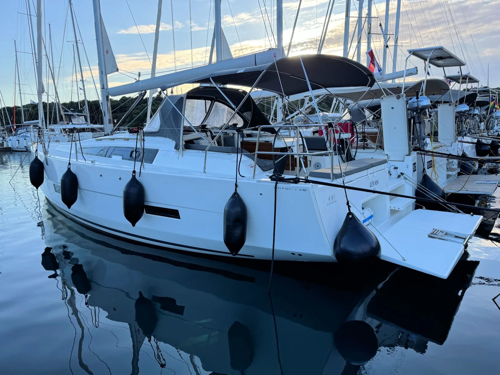 Yacht DUFOUR 430 Grand Large - Levan - Foto 1