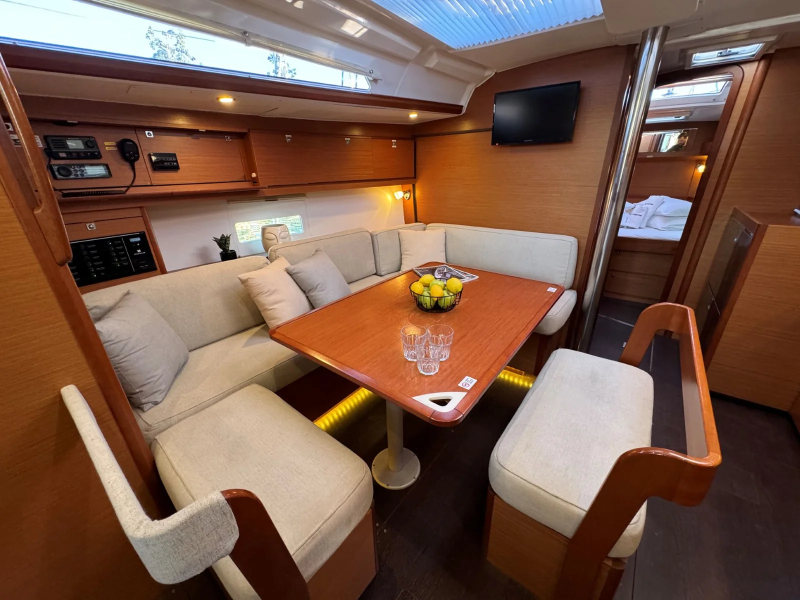 Yacht DUFOUR 430 Grand Large - Levan - Foto 1