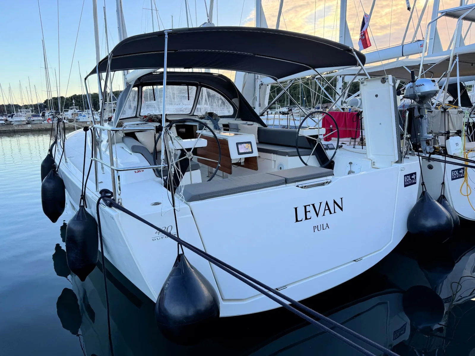 Yacht DUFOUR 430 Grand Large - Levan - Foto 1