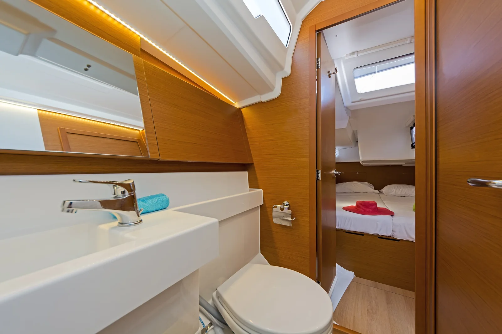 Yacht JEANNEAU Sun Odyssey 490 - Captain George