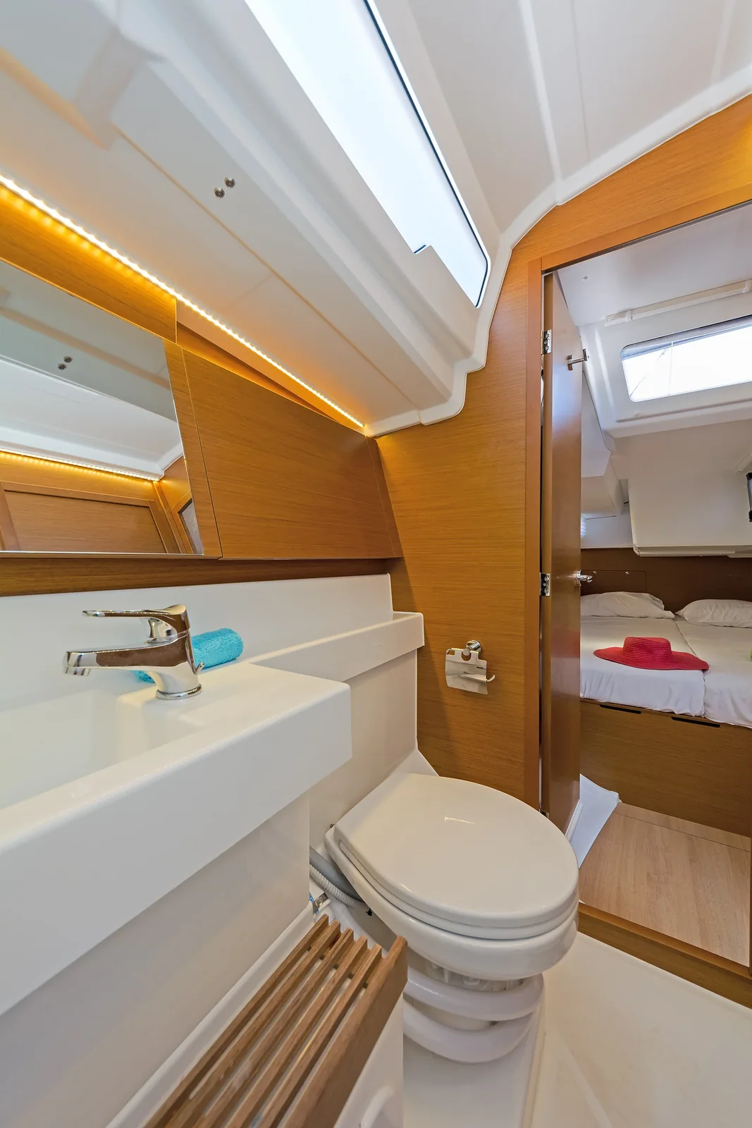 Yacht JEANNEAU Sun Odyssey 490 - Captain George - Foto 1