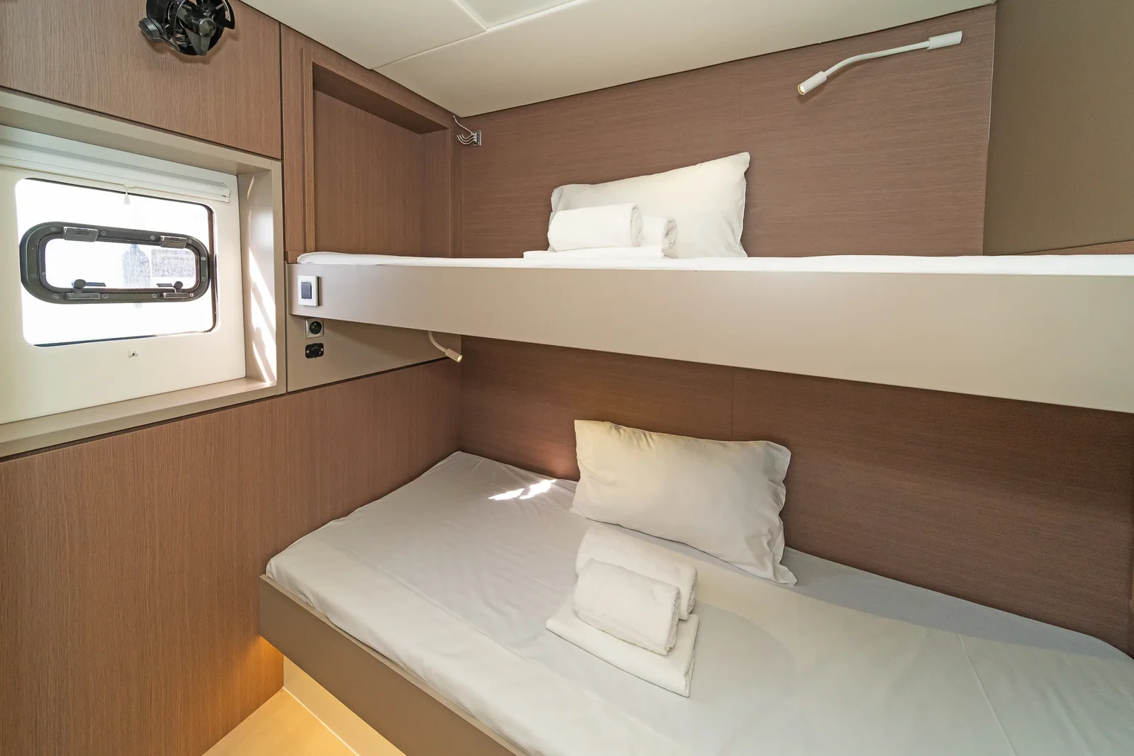 Yacht CATANA Bali 4.8 - Laguana