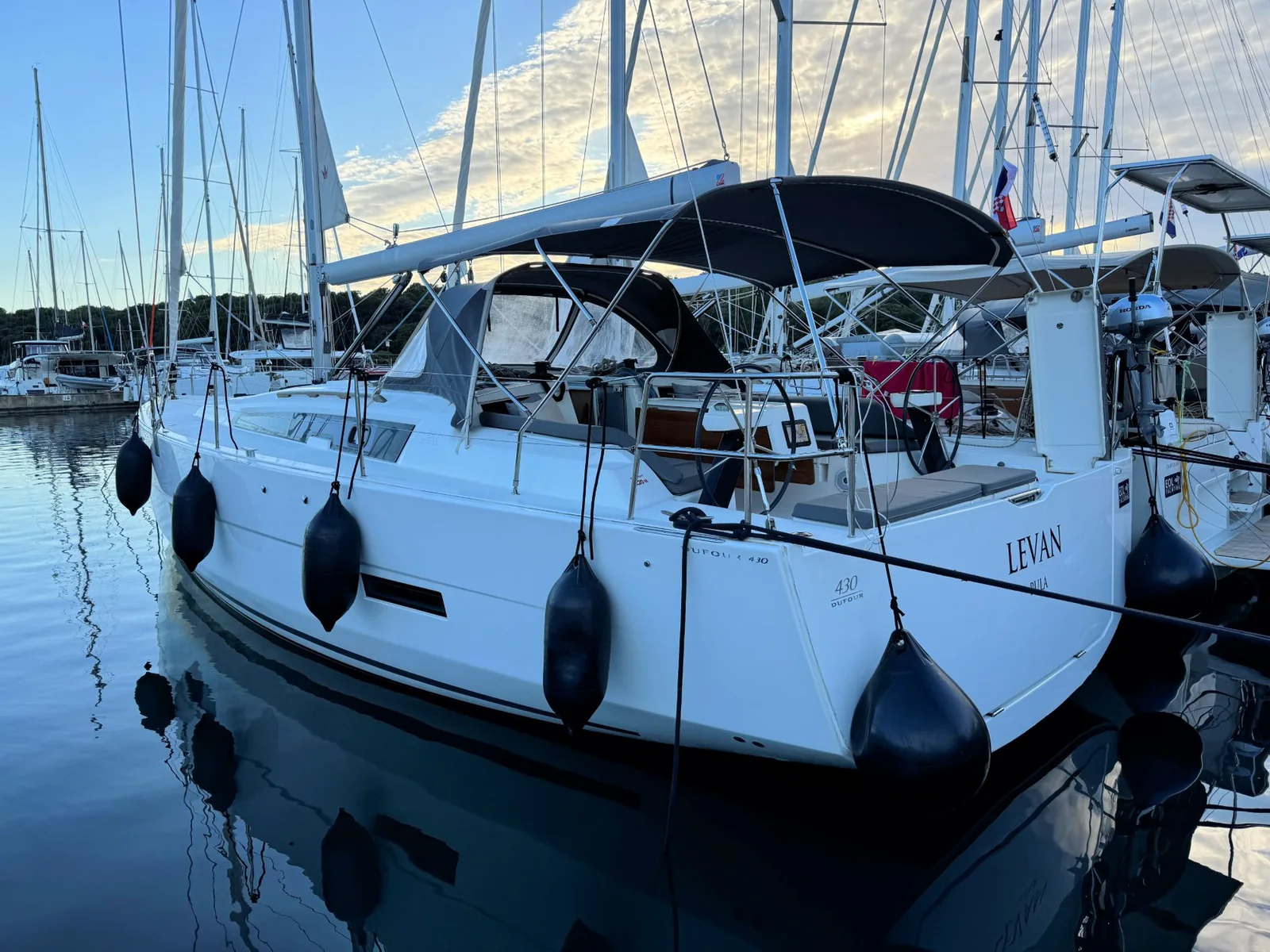 Yacht DUFOUR 430 Grand Large - Levan - Foto 1